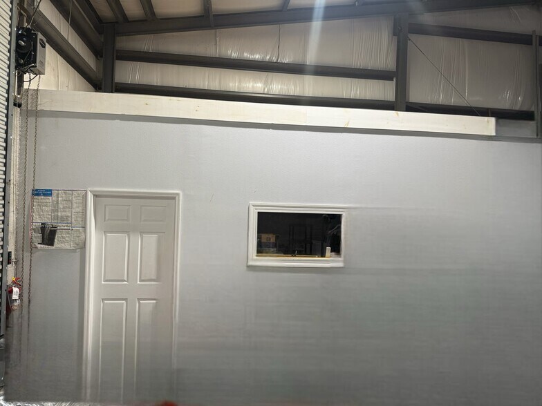 More Photos Of 6860 28th St Cir, Sarasota Warehouse For Sale