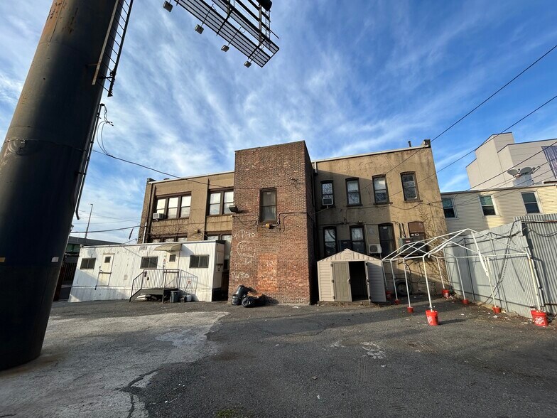 More Photos Of 122 18th St, Brooklyn Land For Lease