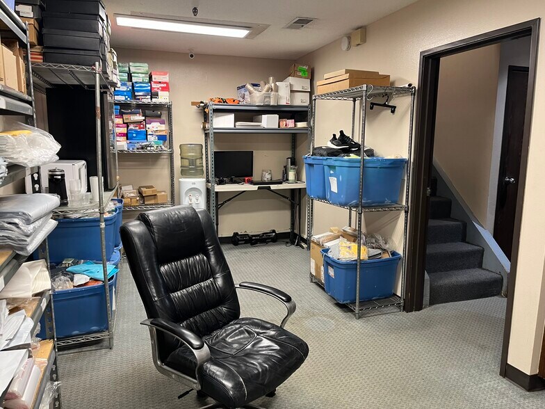 More Photos Of 122 W Pomona Ave, Monrovia Warehouse For Lease