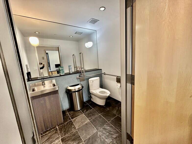 More Photos Of 12 Havemeyer Pl, Greenwich Office For Lease