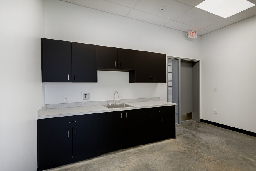More Photos Of 1931 Southpointe Way, Murfreesboro Manufacturing For Lease