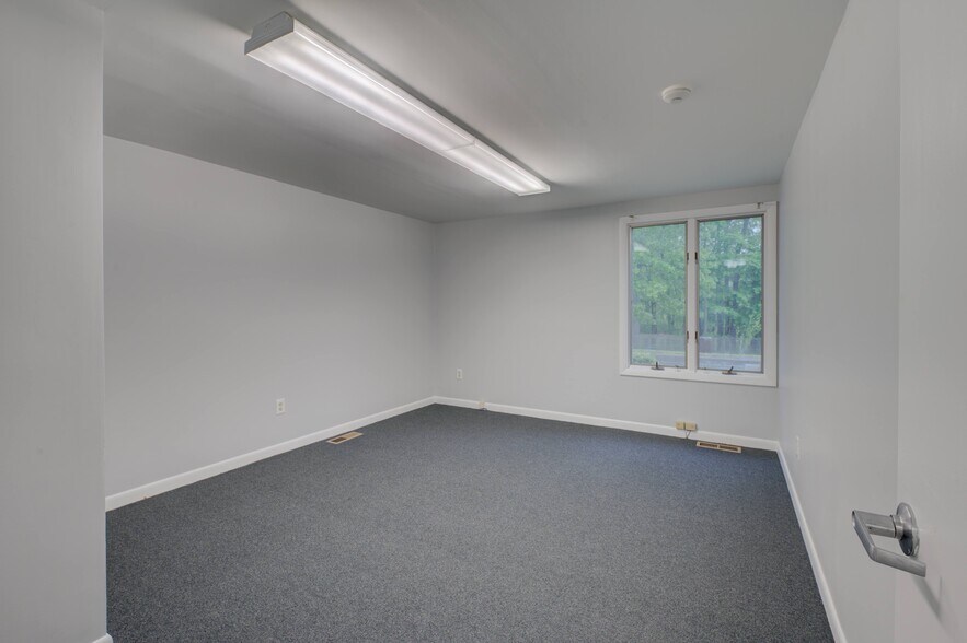 More Photos Of 626 Toll Gate Rd, Warwick Medical For Lease