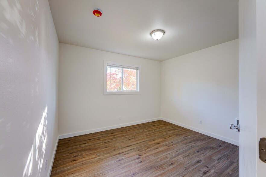 More Photos Of 1049 SE Walnut St, Hillsboro Apartments For Sale