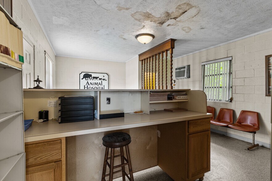 More Photos Of 3522 James B White Hwy, Whiteville Veterinarian Kennel For Sale