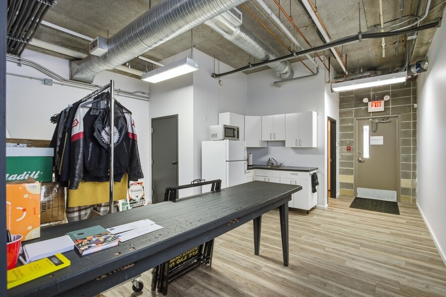 More Photos Of 9411 98 Av NW, Edmonton Office For Sale