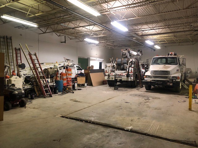 More Photos Of 35468 Groesbeck Hwy, Clinton Township Warehouse For Lease