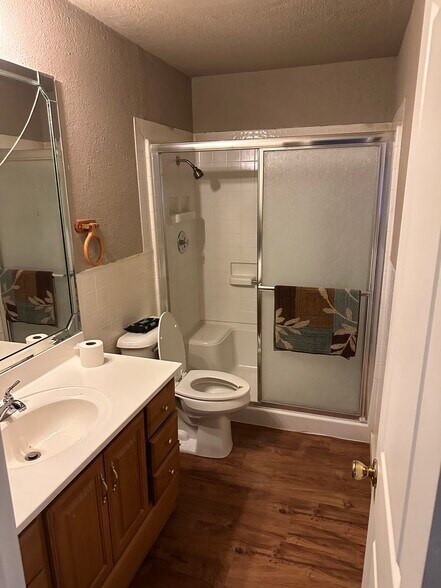 More Photos Of 4024 Main St, Durant Storefront Retail Office For Lease