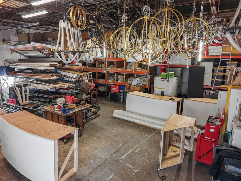 More Photos Of 55 Poplar St, Stamford Light Distribution For Sale