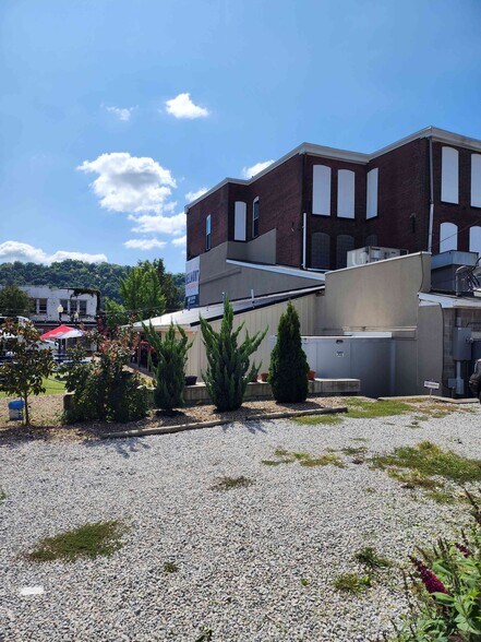 More Photos Of 13-17 N 4th St, Martins Ferry Light Distribution For Sale