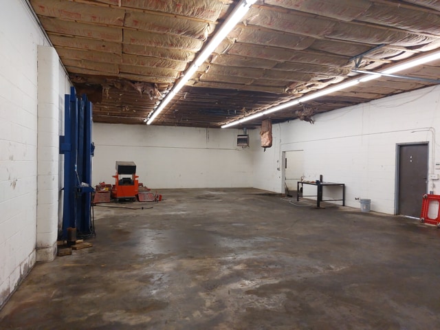 More Photos Of 3227 E Woodrow St, Tulsa Warehouse For Lease