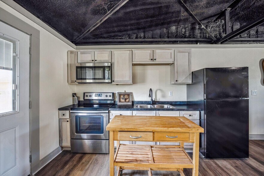 More Photos Of 825 Monarch Trail, Stephenville Specialty For Sale