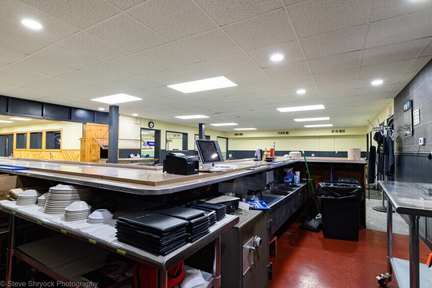 More Photos Of 411 S Main St, Hillsboro Specialty For Sale
