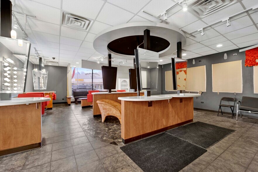 More Photos Of 5037 N Harlem Ave, Chicago General Retail For Lease