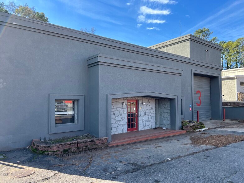 More Photos Of 130 SE Dodd St, Marietta Flex For Lease