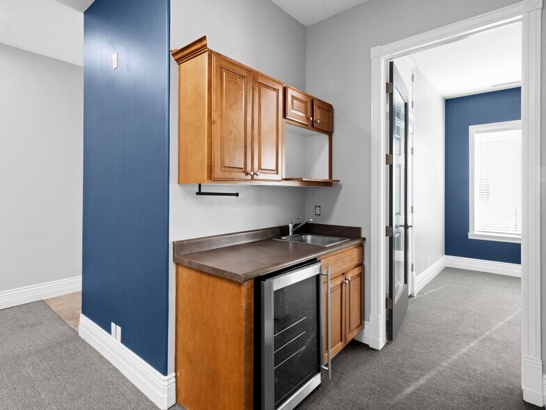 More Photos Of 11576 S State St, Draper Medical For Lease