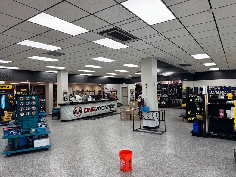 More Photos Of 205 E Collins Rd, Fort Wayne Warehouse For Lease