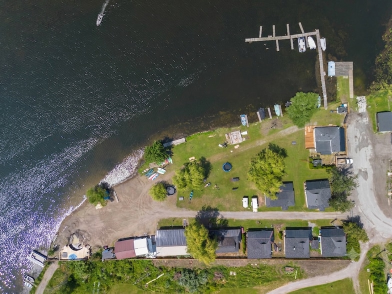 More Photos Of 252 Dunnette Landing Rd, Roseneath Hotel For Sale