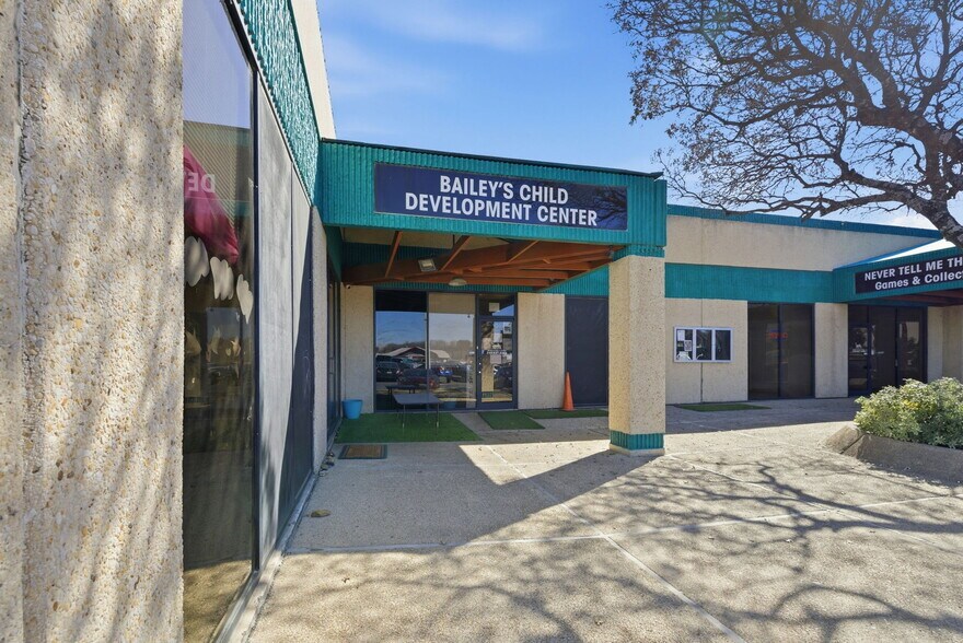 More Photos Of 13777 Judson Rd, San Antonio Unknown For Lease