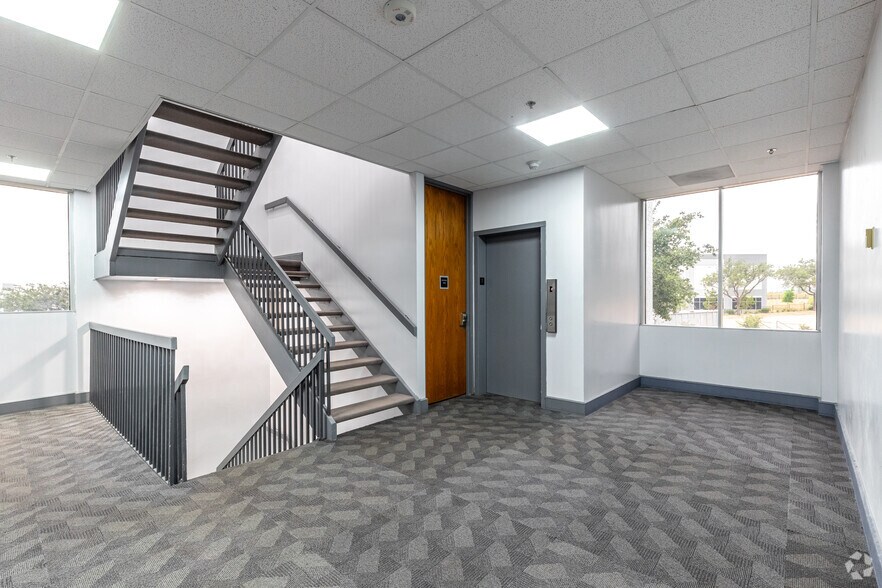 More Photos Of 4320 N Belt Line Rd, Irving Unknown For Lease