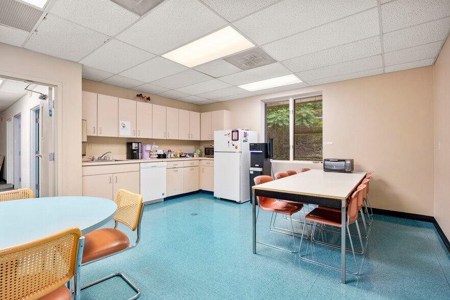 More Photos Of 2 Chelsea Pl, Clifton Park Medical For Sale