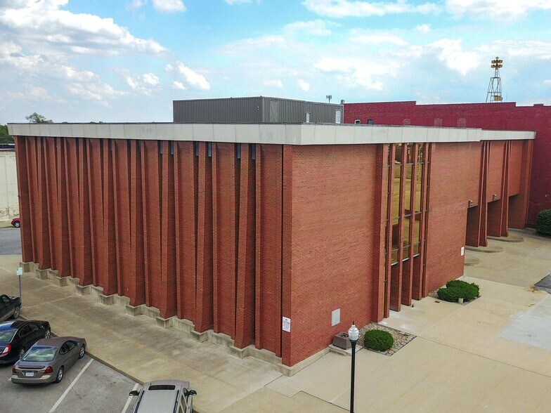 More Photos Of 208 W Reed St, Moberly Office For Sale