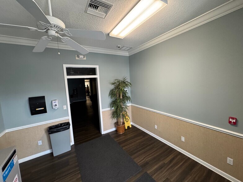 More Photos Of 2146 Alternate 19 N, Palm Harbor Office For Sale