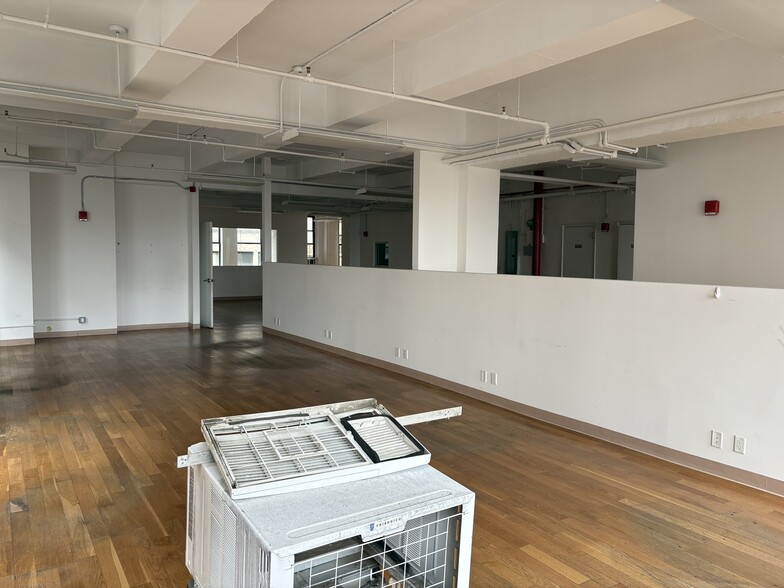 More Photos Of 260 W 35th St, New York Office Residential For Lease