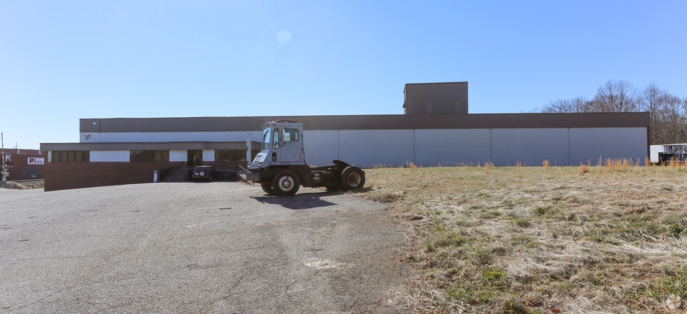 Primary Photo Of 564 S Grove Street Ext, Lincolnton Manufacturing For Sale