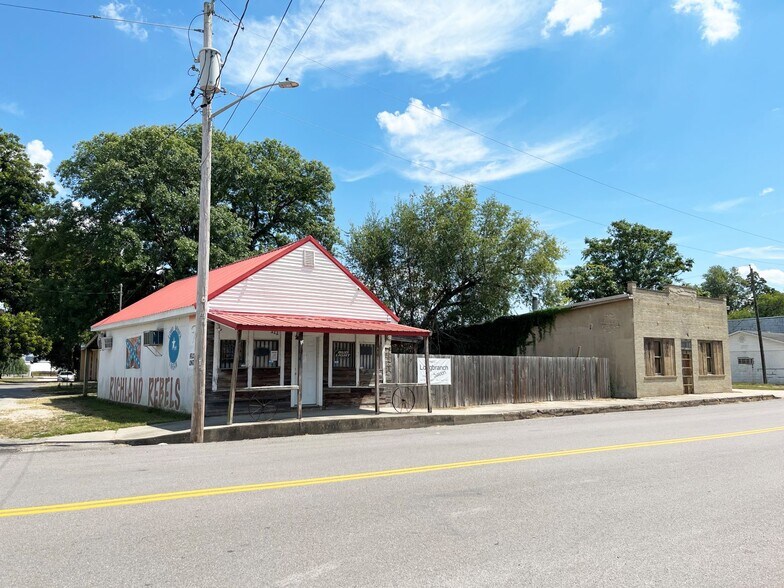 More Photos Of 111 Cypress st, Essex Bar For Sale