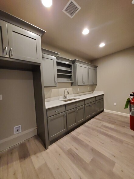 More Photos Of 2259 N 9th St, Broken Arrow Office For Lease