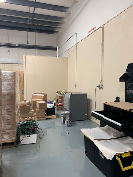 More Photos Of 1313 Green Forest Ct, Winter Garden Warehouse For Lease
