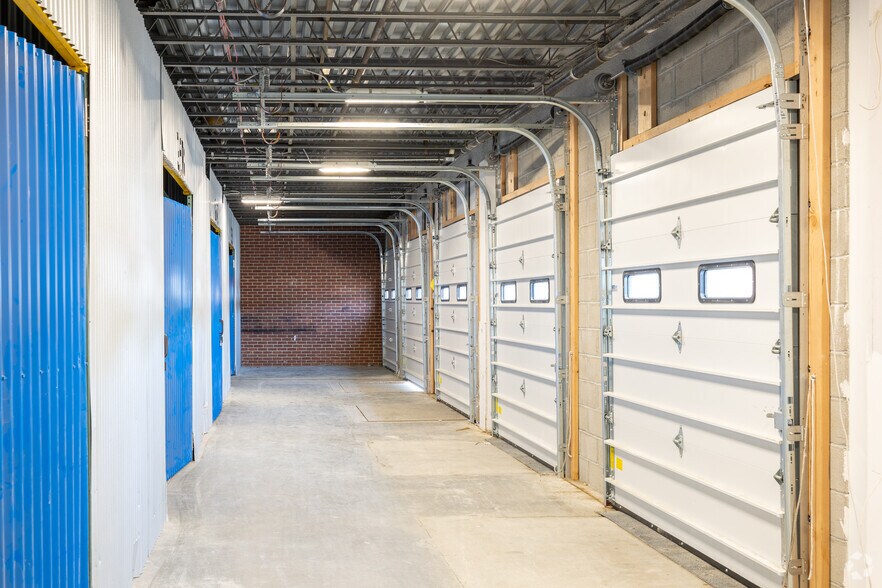 More Photos Of 250 E Sandford Blvd, Mount Vernon Warehouse For Lease