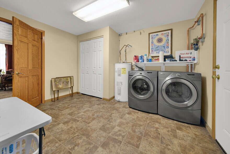 More Photos Of 625 E 1st St, Akron Hotel For Sale