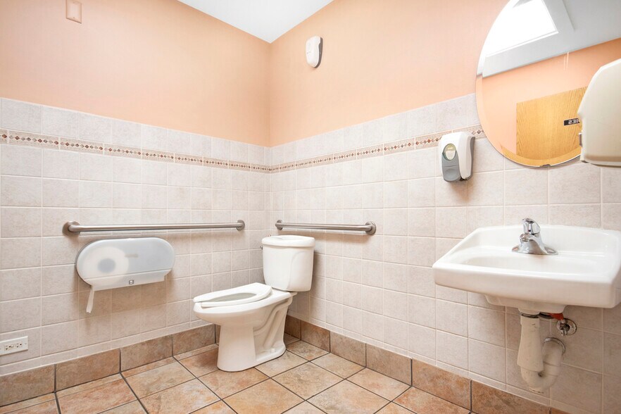 More Photos Of 1015 E Ogden Ave, Naperville Fast Food For Sale