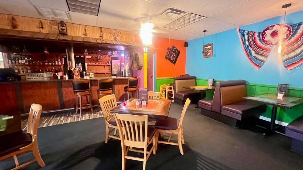 More Photos Of 403 N Jefferson St, La Grange Restaurant For Lease