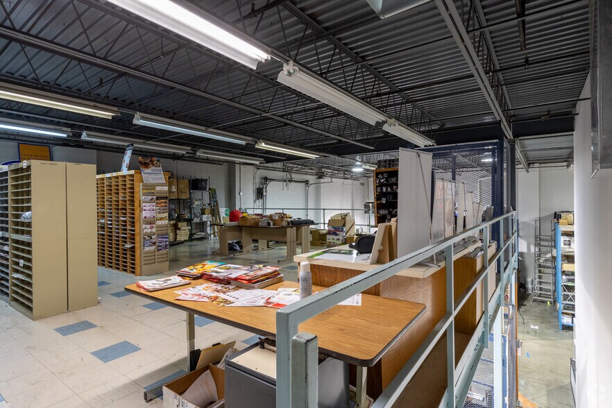 More Photos Of 550 Commerce St, Franklin Lakes Warehouse For Lease