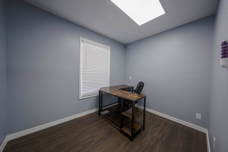 More Photos Of 601 S Broadway St, Grove Medical For Sale
