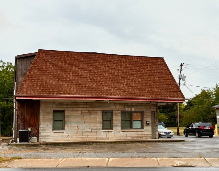 Primary Photo Of 1214 Allentown Rd, Lima Freestanding For Sale