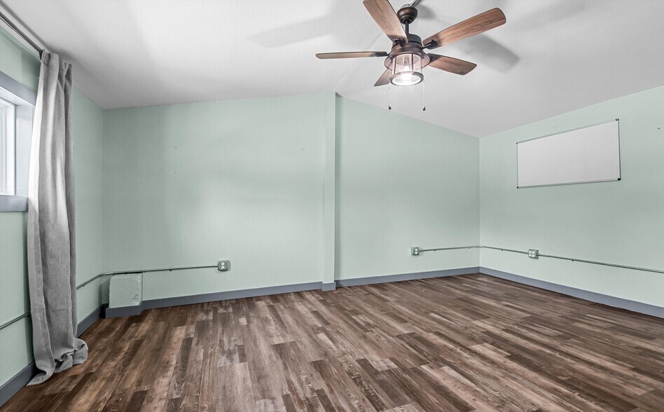 More Photos Of 605 Martin Luther King Junior Dr, Temple Warehouse For Sale