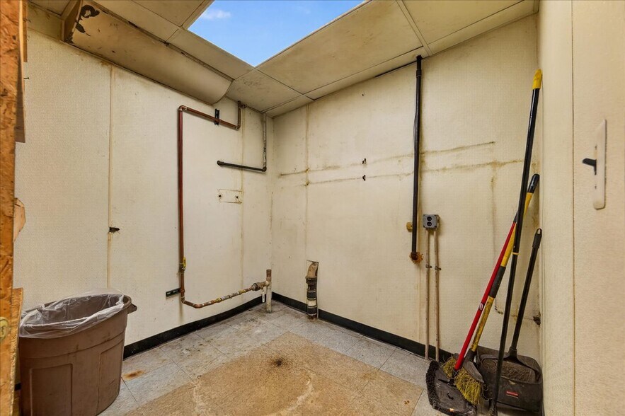 More Photos Of 26734 Michigan Ave, Inkster Freestanding For Sale