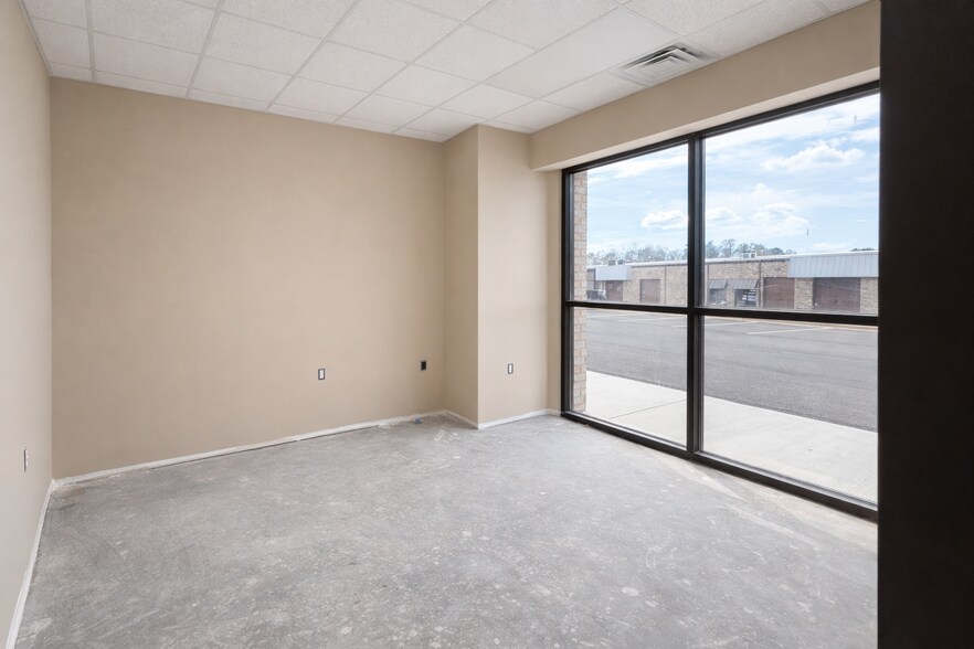 More Photos Of 4885 Warehouse Way, Cumming Showroom For Sale