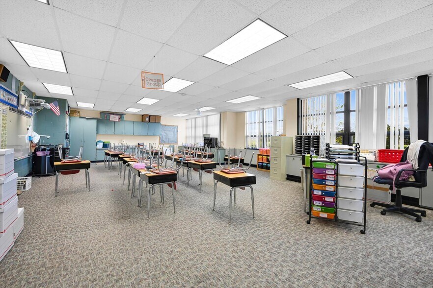 More Photos Of 2835 Mountain View Dr, Bath Office For Sale