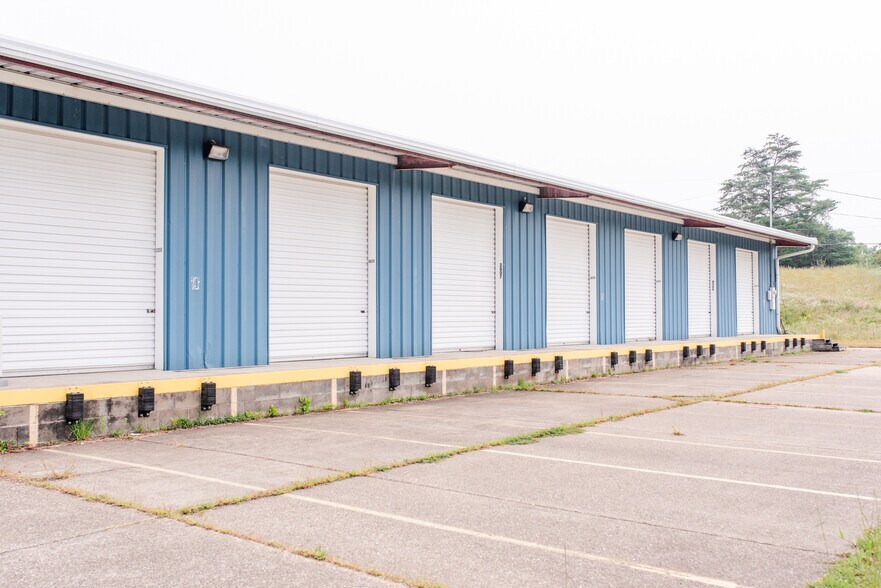 More Photos Of 3956 Staunton Tpke, Parkersburg Light Distribution For Lease