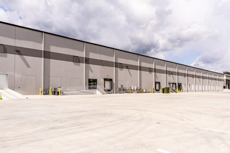 More Photos Of 7351-7361 Cockrill Bend Blvd, Nashville Distribution For Lease