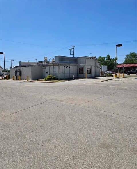 More Photos Of 309 S Van Buren St, Enid Fast Food For Sale