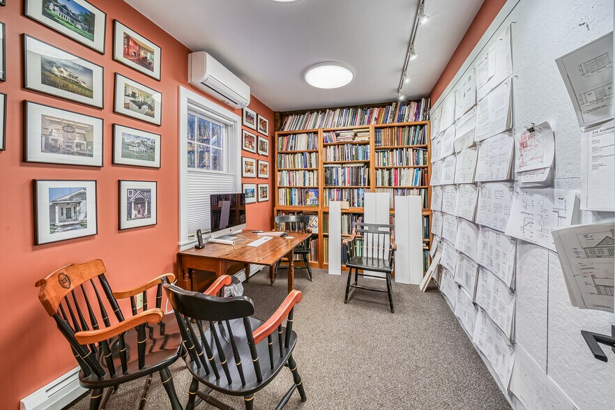 More Photos Of 11 Beaver Meadow Rd, Norwich Office For Sale