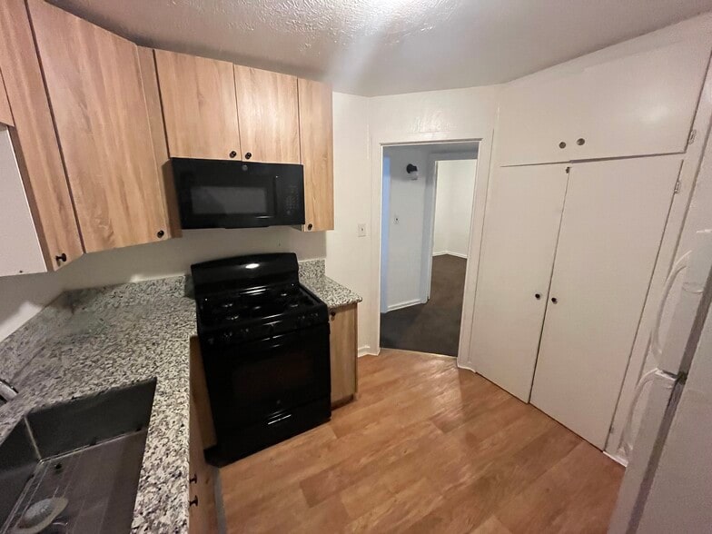 More Photos Of 2702-2720 E Hedges Ave, Fresno Apartments For Sale