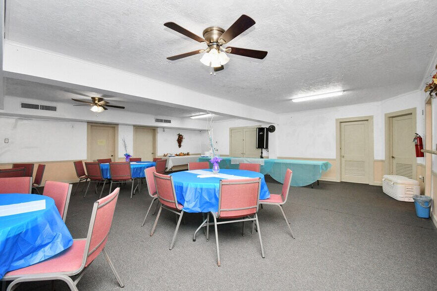 More Photos Of 2728 Kentucky St, Baytown Religious Facility For Sale
