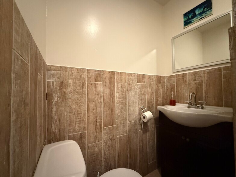 More Photos Of 5402 S Zarzamora St, San Antonio Restaurant For Sale