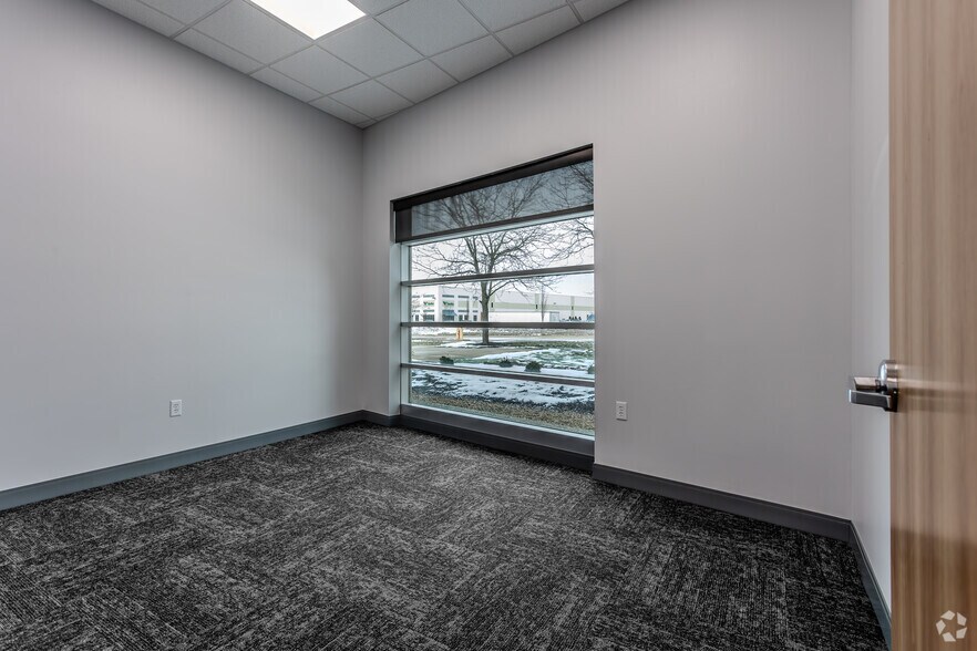 More Photos Of 3400 Southpark Pl, Grove City Warehouse For Lease